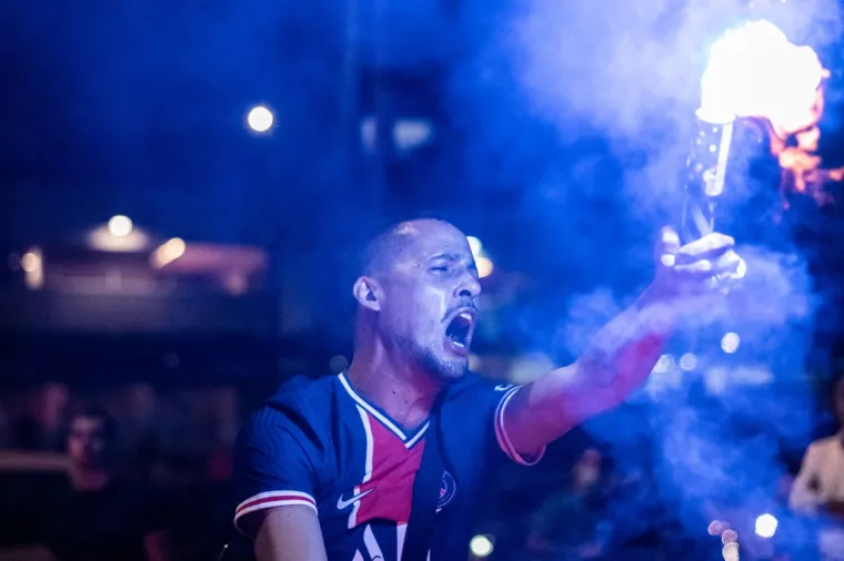 [FOTO] PARIZ JE NOĆAS GORIO: Pogledajte prizore iz francuske prijestolnice