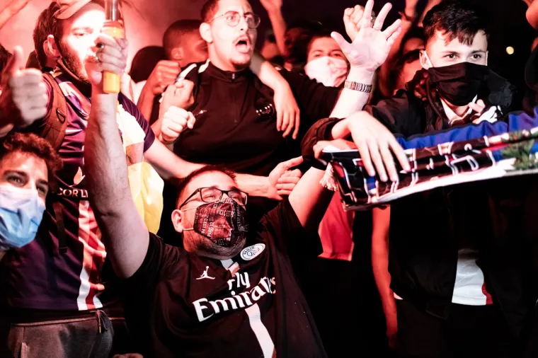 [FOTO] PARIZ JE NOĆAS GORIO: Pogledajte prizore iz francuske prijestolnice