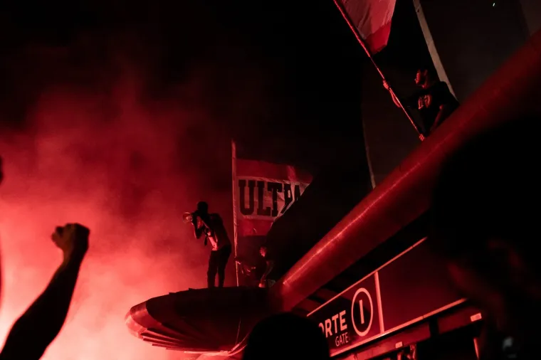 [FOTO] PARIZ JE NOĆAS GORIO: Pogledajte prizore iz francuske prijestolnice