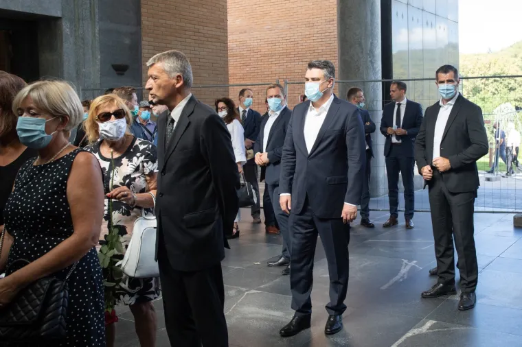 ISPRAĆAJ JOSIPA KREGARA: Brojni kolege i političari odali posljednju počast uglednom profesoru