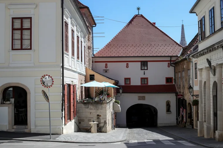 Koronavirus ili masovni godi&scaron;nji odmori? Pogledajte jezivo puste ulice Zagreba!