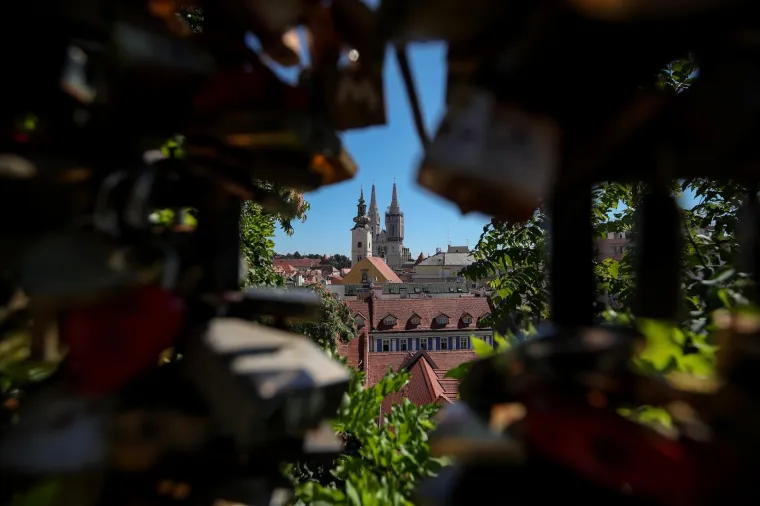 Koronavirus ili masovni godi&scaron;nji odmori? Pogledajte jezivo puste ulice Zagreba!