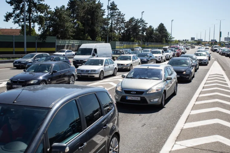 Turisti napu&scaron;taju Jadran i 'bježe' iz Hrvatske: Velike gužve na graničnim prijelazima i u smjeru Zagreba