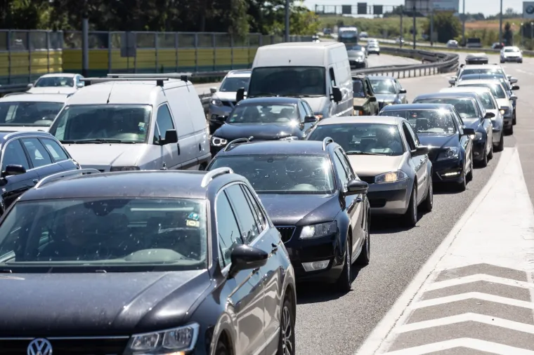 Turisti napu&scaron;taju Jadran i 'bježe' iz Hrvatske: Velike gužve na graničnim prijelazima i u smjeru Zagreba