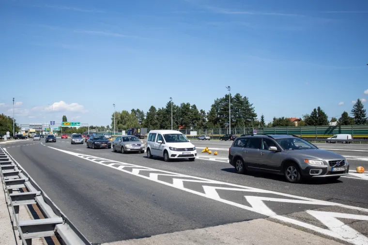 Turisti napu&scaron;taju Jadran i 'bježe' iz Hrvatske: Velike gužve na graničnim prijelazima i u smjeru Zagreba