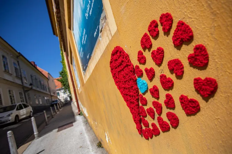 Sjećate li se slomljenog srca koje je obi&scaron;lo svijet? Pro&scaron;ećite 'Okolo' ljep&scaron;om stranom Zagreba - posveta 'ranjenome gradu'