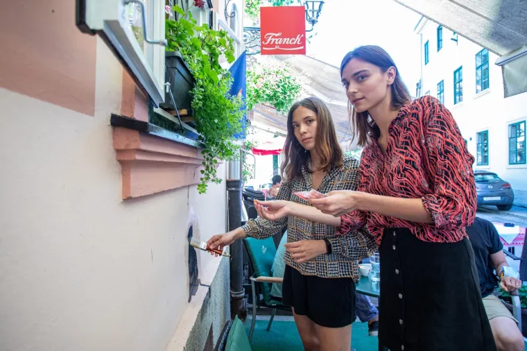 Sjećate li se slomljenog srca koje je obi&scaron;lo svijet? Pro&scaron;ećite 'Okolo' ljep&scaron;om stranom Zagreba - posveta 'ranjenome gradu'