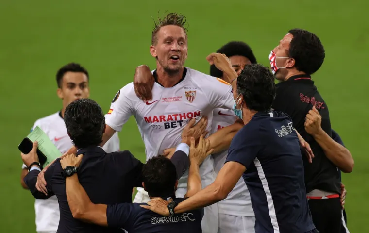 [FOTO] ATOMSKO FINALE EUROPSKE LIGE: Golovi padaju kao na traci, ovo nije za gledatelje slabijeg srca