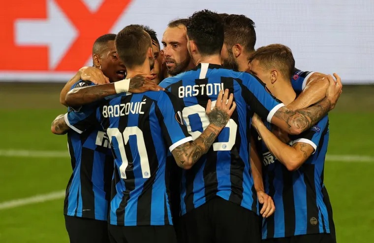 Četiri gola pala su u prvom dijelu, po dva sa svake strane. Za Inter su mrežu tresli Lukaku i Godin, za Sevillu dvaput De Jong. Brozović je asistirao Godinu za drugi gol Intera.