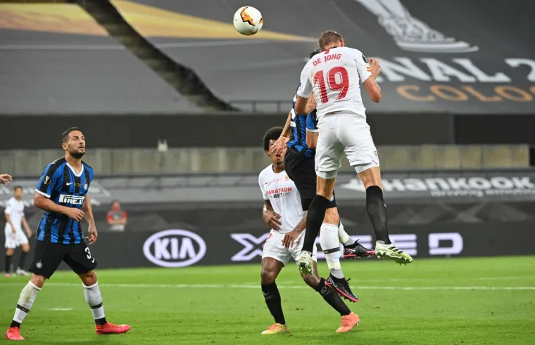 [FOTO] ATOMSKO FINALE EUROPSKE LIGE: Golovi padaju kao na traci, ovo nije za gledatelje slabijeg srca