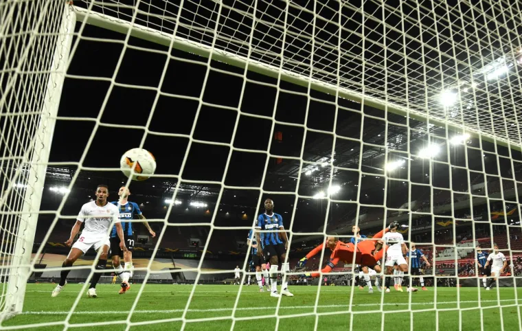 [FOTO] ATOMSKO FINALE EUROPSKE LIGE: Golovi padaju kao na traci, ovo nije za gledatelje slabijeg srca