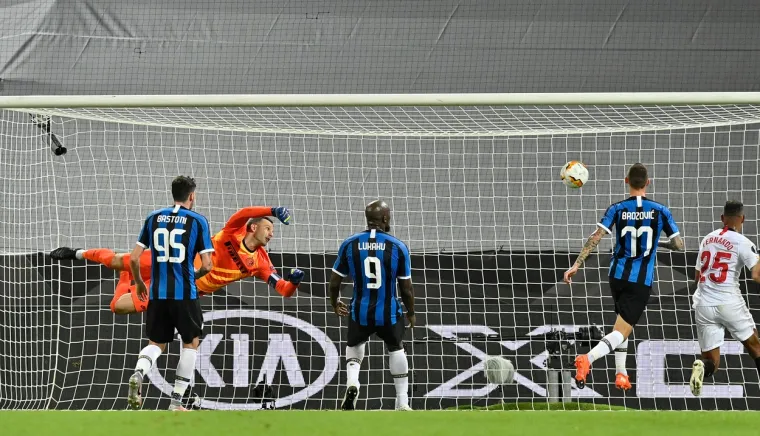 [FOTO] ATOMSKO FINALE EUROPSKE LIGE: Golovi padaju kao na traci, ovo nije za gledatelje slabijeg srca