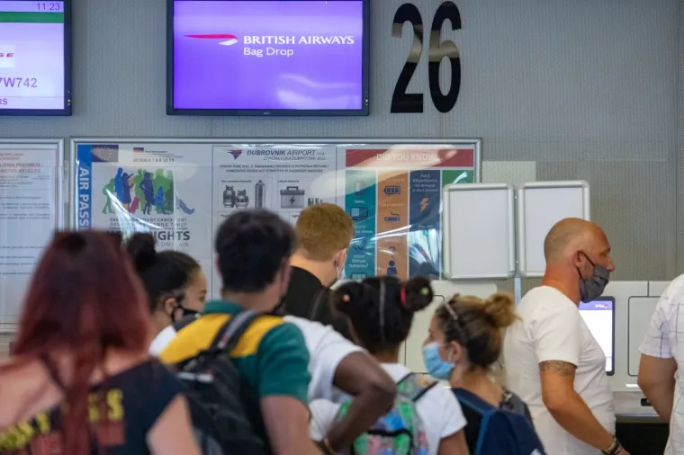 Britanci bježe iz Hrvatske da ne moraju u karantenu: Cijene avionskih karata drastično povećane!