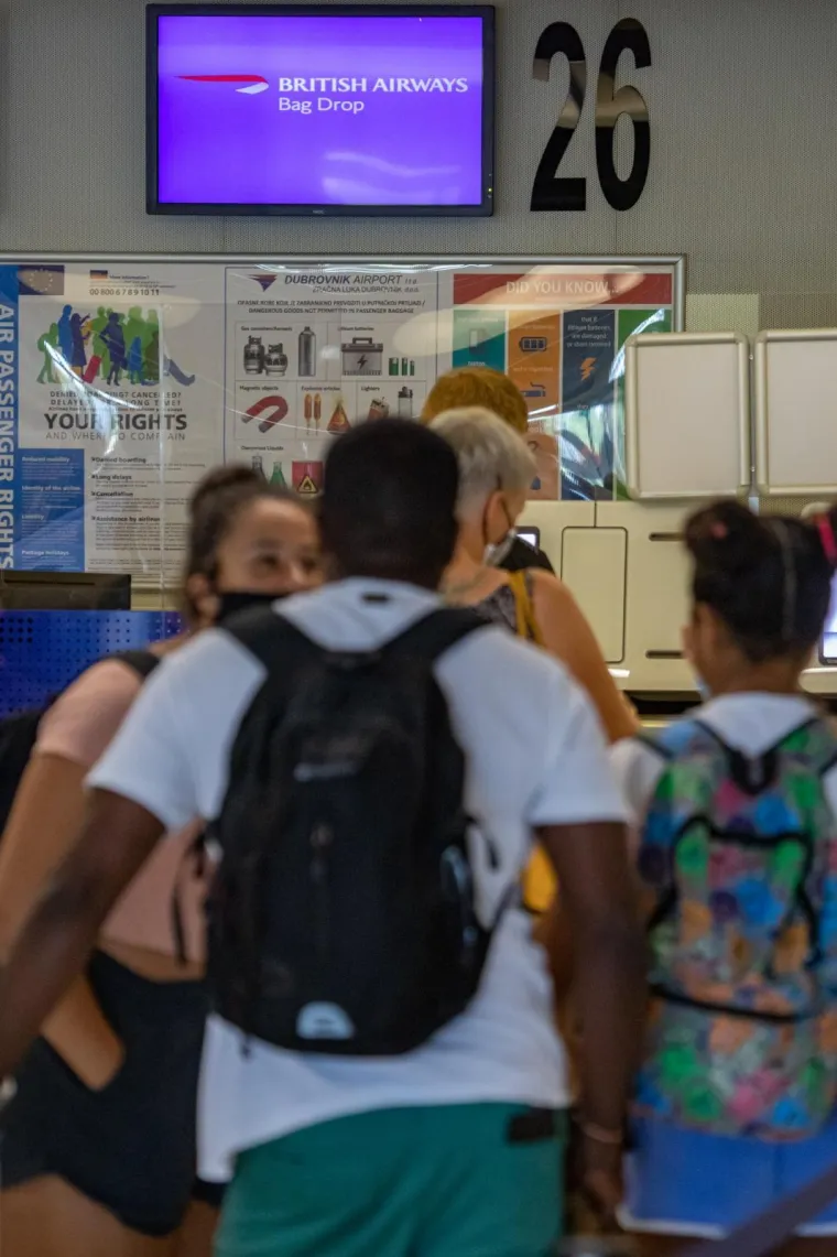 Britanci bježe iz Hrvatske da ne moraju u karantenu: Cijene avionskih karata drastično povećane!