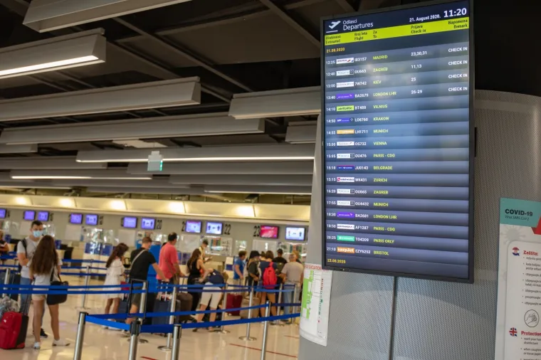 Britanci bježe iz Hrvatske da ne moraju u karantenu: Cijene avionskih karata drastično povećane!