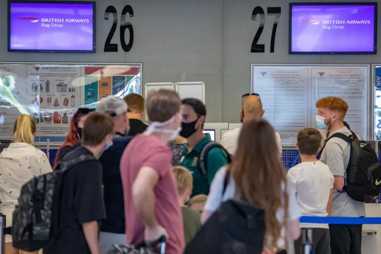 Britanci bježe iz Hrvatske da ne moraju u karantenu: Cijene avionskih karata drastično povećane!