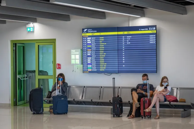 Britanci bježe iz Hrvatske da ne moraju u karantenu: Cijene avionskih karata drastično povećane!