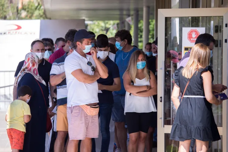 Turisti ozbiljno shvatili situaciju u Hrvatskoj: Pogledajte redove, masovno se testiraju na koronavirus