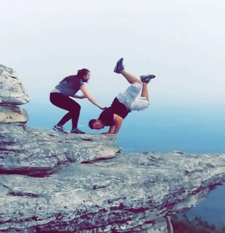 NETKO GORE STVARNO ČUVA BUDALE: Glupi ljudi izvode gluposti, to je logično... Ali ovo?!