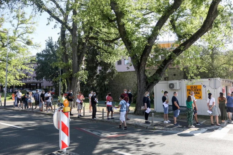 POVEĆAN BROJ TESTIRANJA NA KORONU U ZAGREBU: Stvorila se kolona vozila ispred zavoda za javno zdravstvo