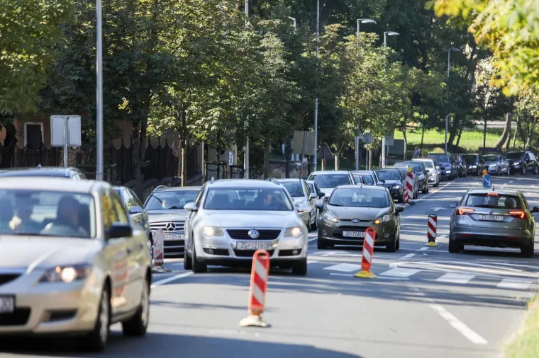 POVEĆAN BROJ TESTIRANJA NA KORONU U ZAGREBU: Stvorila se kolona vozila ispred zavoda za javno zdravstvo