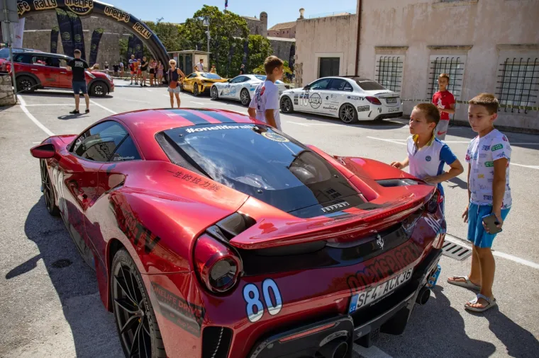 Melem za oči u Dubrovniku: Pogledajte kakvi su luksuzni i bijesni automobili stigli u grad