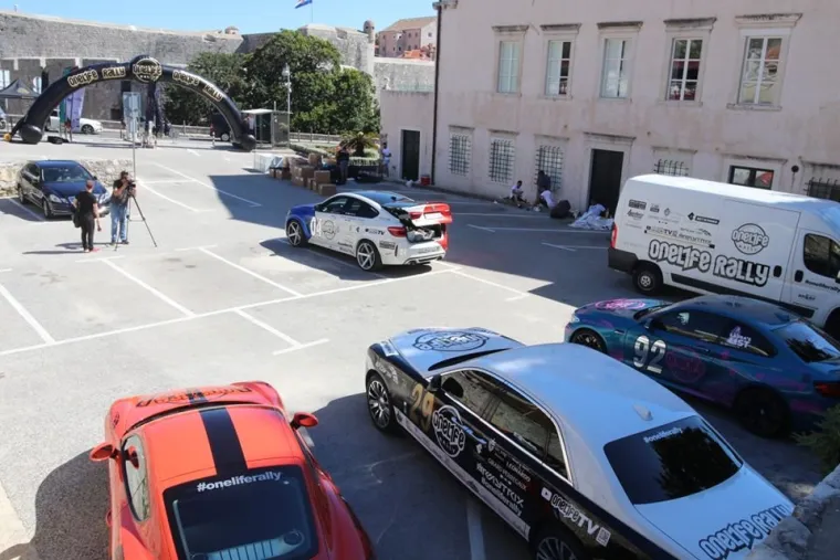 Melem za oči u Dubrovniku: Pogledajte kakvi su luksuzni i bijesni automobili stigli u grad