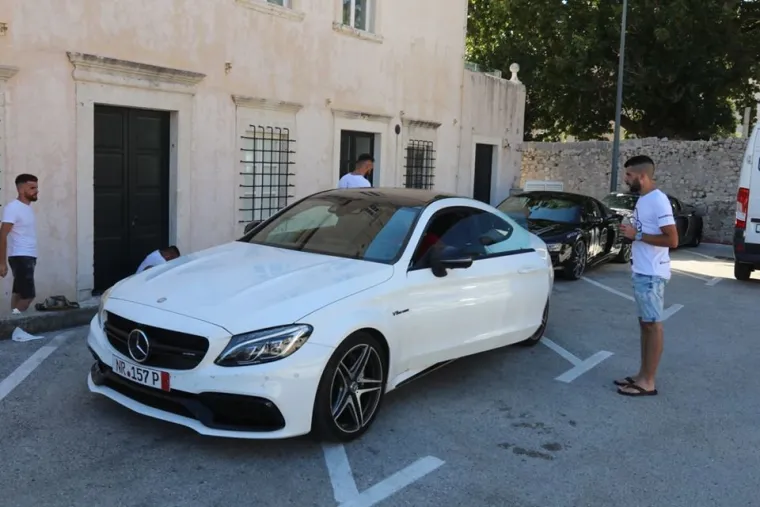 Melem za oči u Dubrovniku: Pogledajte kakvi su luksuzni i bijesni automobili stigli u grad