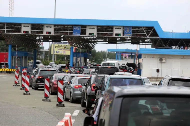 Ako putujete negdje, budite strpljivi: Velike su gužve na granici sa Slovenijom, ali i prema moru