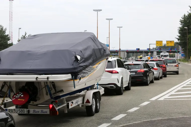 Ako putujete negdje, budite strpljivi: Velike su gužve na granici sa Slovenijom, ali i prema moru