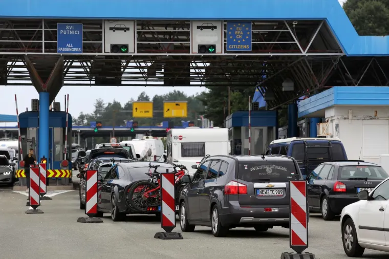 Ako putujete negdje, budite strpljivi: Velike su gužve na granici sa Slovenijom, ali i prema moru