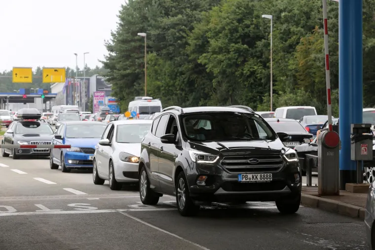 Ako putujete negdje, budite strpljivi: Velike su gužve na granici sa Slovenijom, ali i prema moru