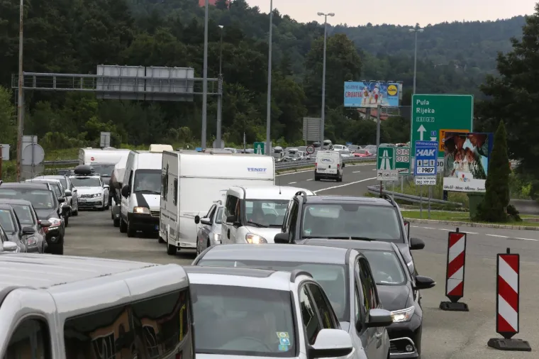 Ako putujete negdje, budite strpljivi: Velike su gužve na granici sa Slovenijom, ali i prema moru