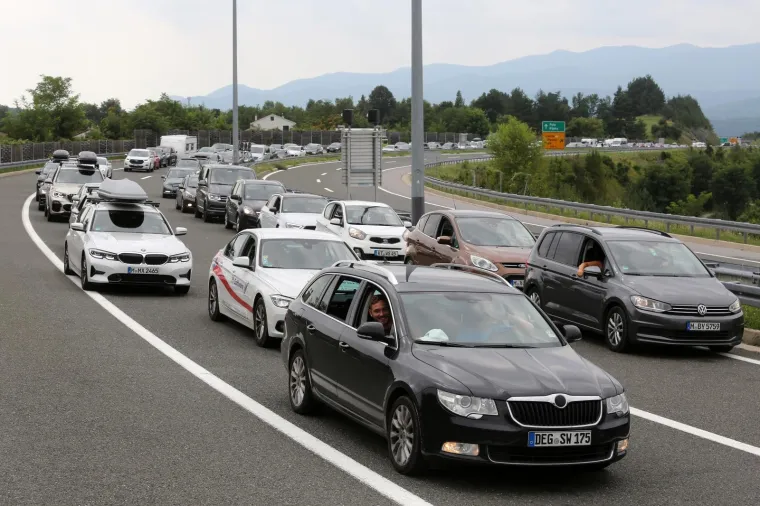 Ako putujete negdje, budite strpljivi: Velike su gužve na granici sa Slovenijom, ali i prema moru