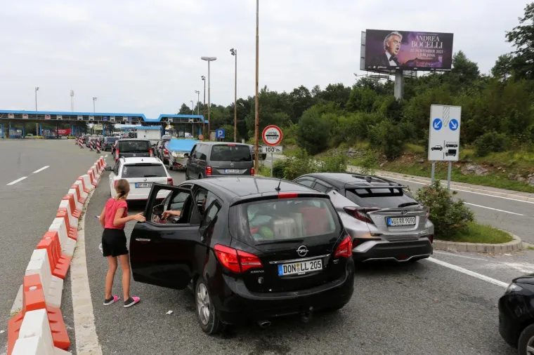 Ako putujete negdje, budite strpljivi: Velike su gužve na granici sa Slovenijom, ali i prema moru