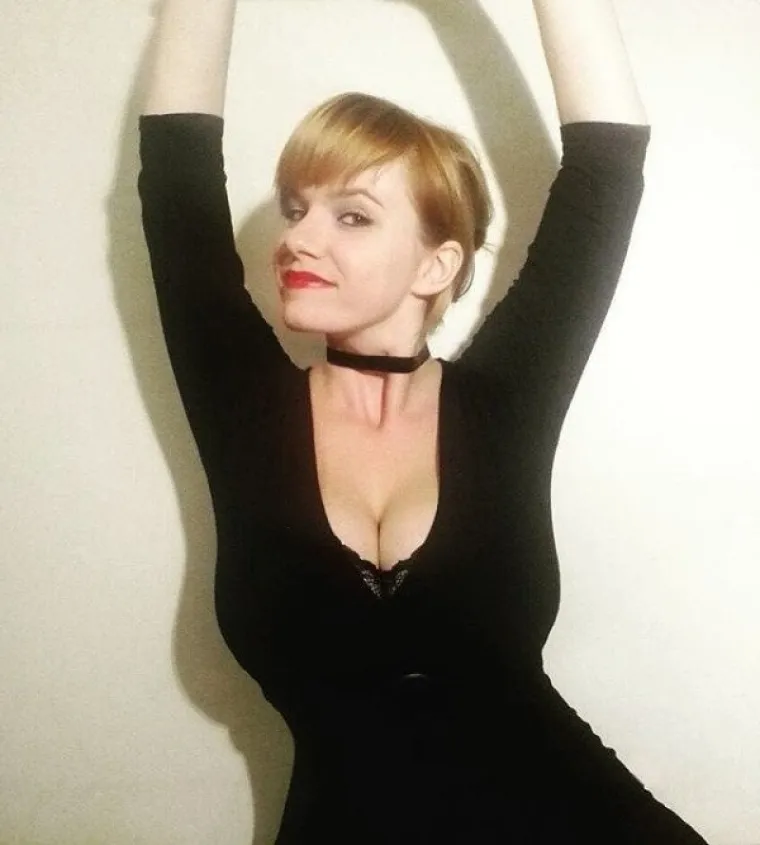 NOSE GRUDNJAKE K'O &Scaron;TO NEKI NOSE MASKE:  Sve im ispada, ne pokrivaju ba&scaron; ni&scaron;ta, ali važno da je forma zadovoljena