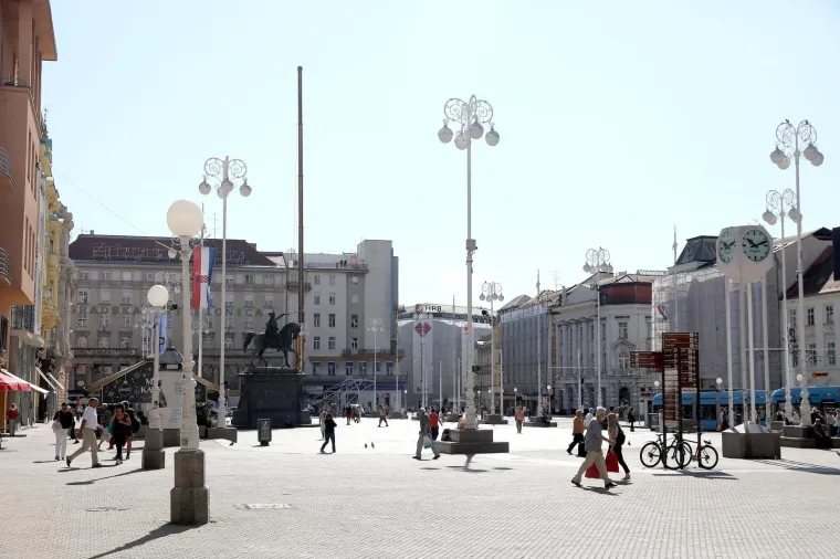 Znakovi vremena u Zagrebu iz sjećanja: Nema više loga Plive na Trgu, tvornica tko se sjeća još?