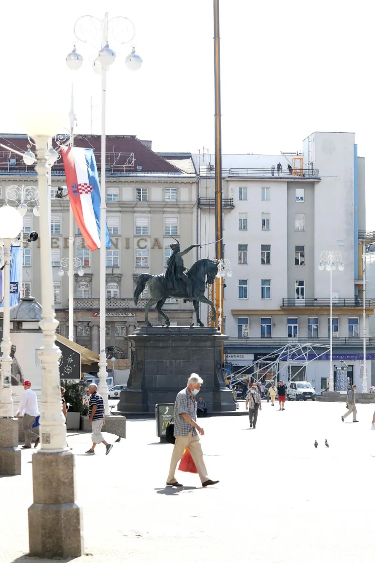Znakovi vremena u Zagrebu iz sjećanja: Nema više loga Plive na Trgu, tvornica tko se sjeća još?