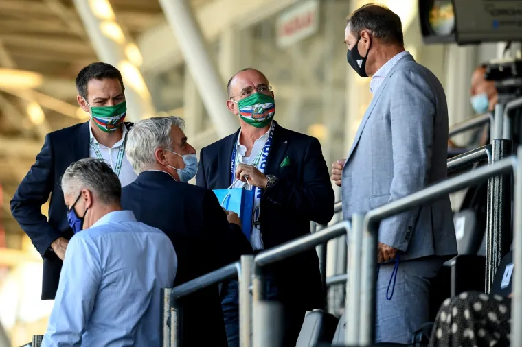 HNS-ovi moćnici našli su se u svečanoj loži, dok su navijači gledali utakmicu s balkona.