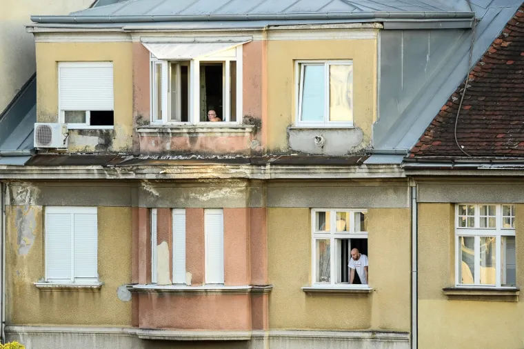 [FOTO] NAVIJAČI LOKOMOTIVE S BALKONA POSLALI PORUKU MESSIJU: Pogledajte &scaron;to su napisali Argentincu