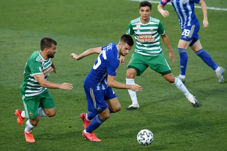 [FOTO] NAVIJAČI LOKOMOTIVE S BALKONA POSLALI PORUKU MESSIJU: Pogledajte &scaron;to su napisali Argentincu