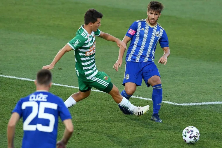 [FOTO] NAVIJAČI LOKOMOTIVE S BALKONA POSLALI PORUKU MESSIJU: Pogledajte &scaron;to su napisali Argentincu