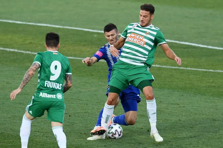 [FOTO] NAVIJAČI LOKOMOTIVE S BALKONA POSLALI PORUKU MESSIJU: Pogledajte &scaron;to su napisali Argentincu