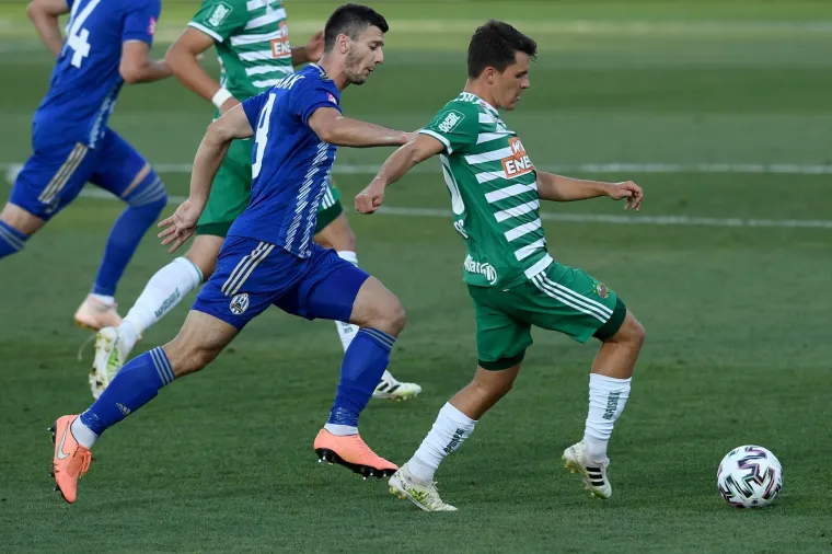 [FOTO] NAVIJAČI LOKOMOTIVE S BALKONA POSLALI PORUKU MESSIJU: Pogledajte &scaron;to su napisali Argentincu