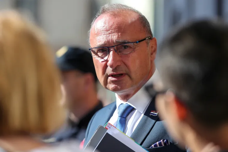 Jedan ima vi&scaron;e od 8 milijuna kn! Ovo je 5 članova Vlade koji su najvi&scaron;e u&scaron;tedjeli