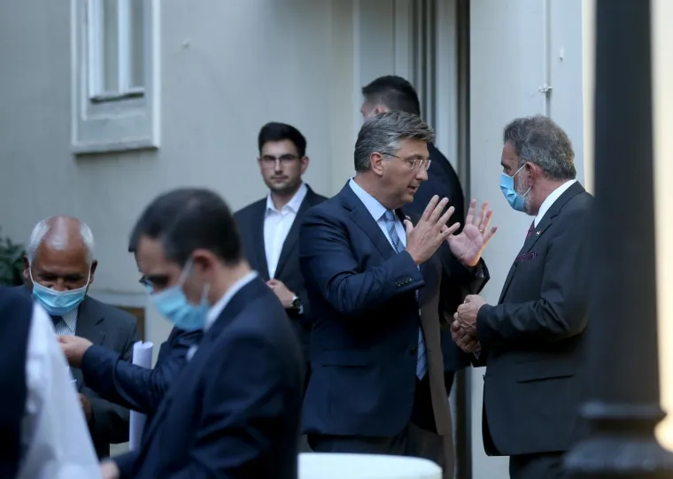 O ČEMU SE TOČNO SVAĐAJU PREMIJER I MINISTAR?: Do početka &scaron;kolske godine ima samo 10-ak dana...