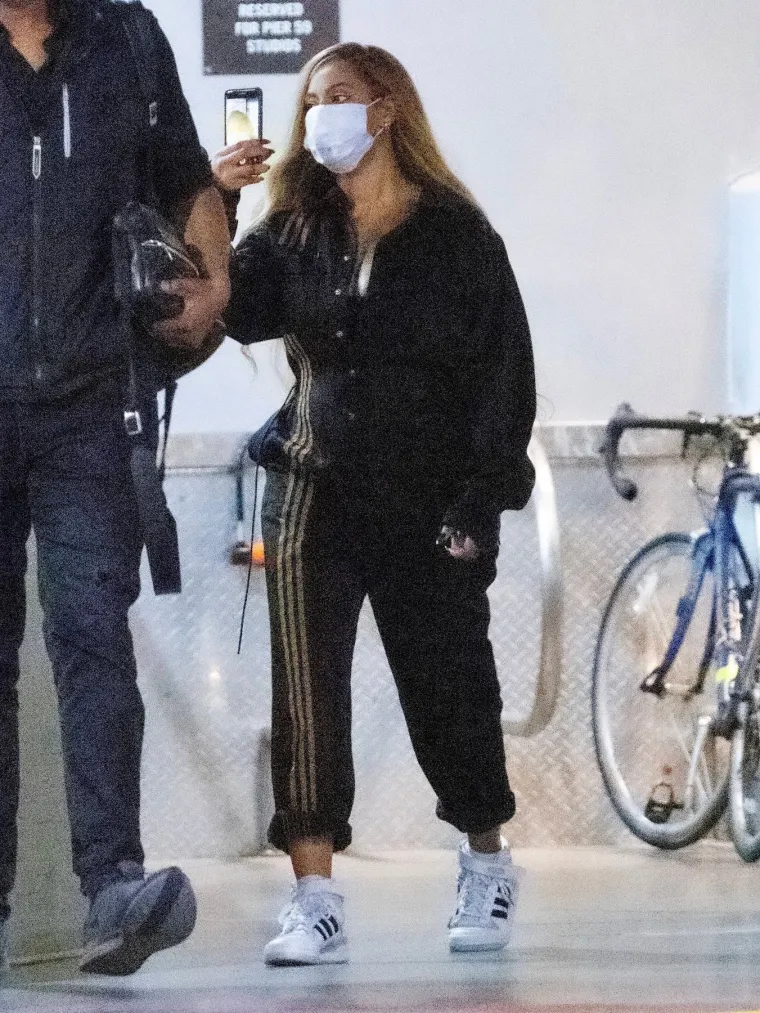BEYONCE OKINULA SELFIE ONAKO KAKO VI TO NISTE NAPRAVILI VEĆ GODINAMA: Hoće li ova fotka pokrenuti novi trend?