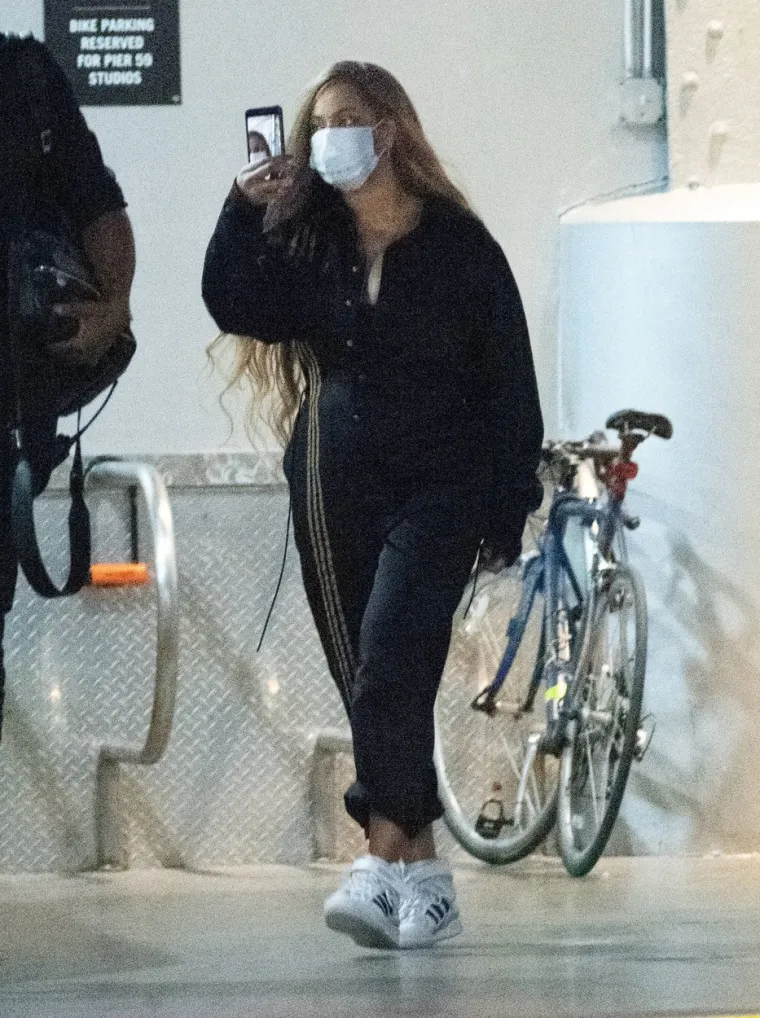 BEYONCE OKINULA SELFIE ONAKO KAKO VI TO NISTE NAPRAVILI VEĆ GODINAMA: Hoće li ova fotka pokrenuti novi trend?