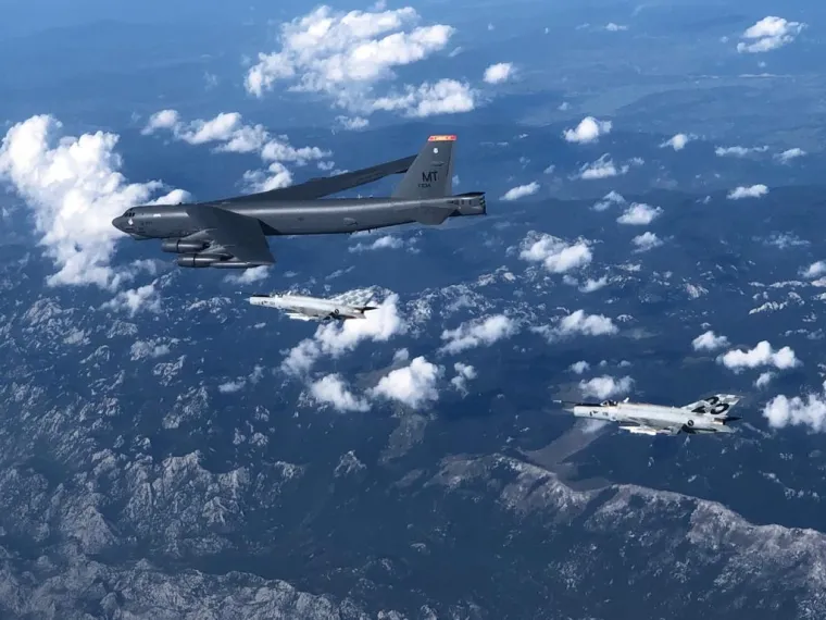 Pogledajte nevjerojatne snimke preleta američkog bombardera B-52 iznad Hrvatske