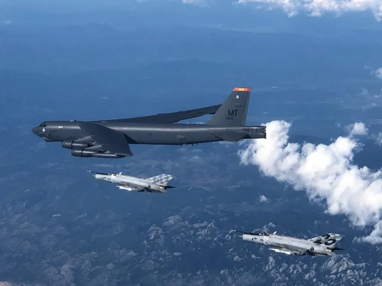 Pogledajte nevjerojatne snimke preleta američkog bombardera B-52 iznad Hrvatske